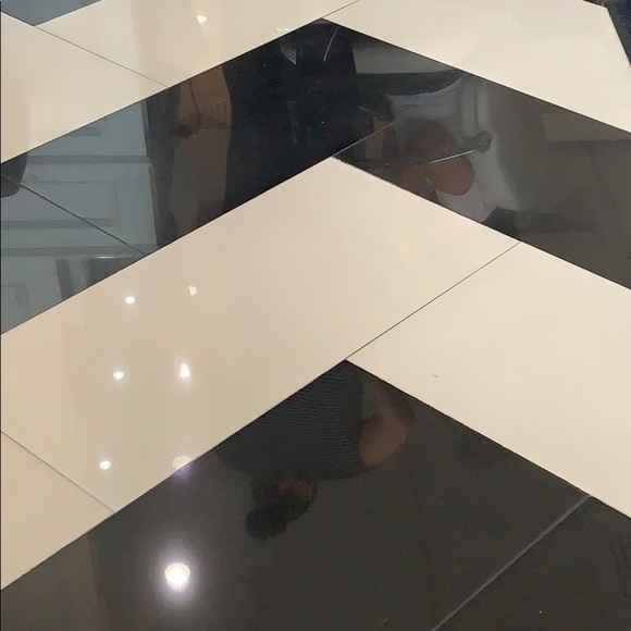 Meet your Posher, Christina - Picture 1 of 1